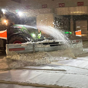 Flächenschneeschieber für Unimogs, Radlader und Traktoren