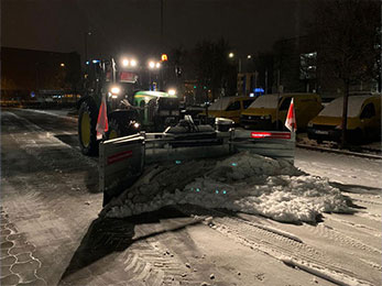 Schneepflug für landwirtschaftliche Nutzfahrzeuge