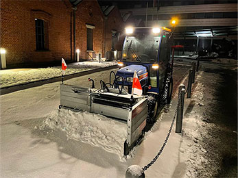 Einkaufsmärkte, Industrieflächen, Tankstellen, Parkplätze effizient von Schnee befreien