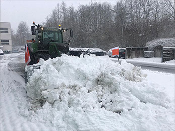 Flächenschneeschieber für Unimogs, Radlader und Traktoren